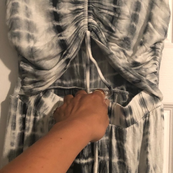 Peek a boo jumpsuit - Picture 2 of 4